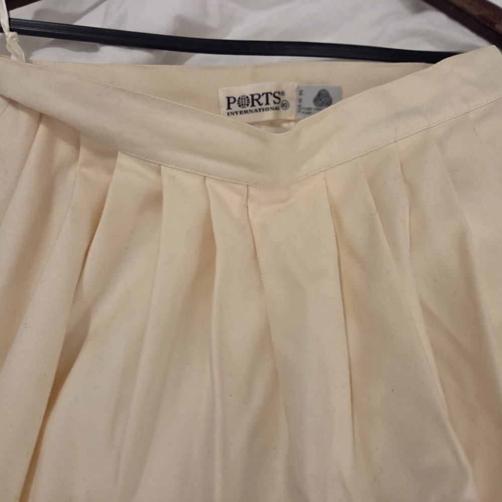 Vintage. 100 Pure Wool Cream A-Line Skirt